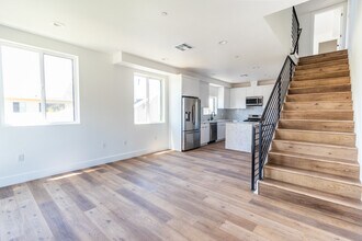 4507 1/4 W 18th St in Los Angeles, CA - Building Photo - Building Photo
