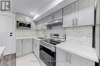 103 Bremner St in Whitby, ON - Building Photo - Building Photo