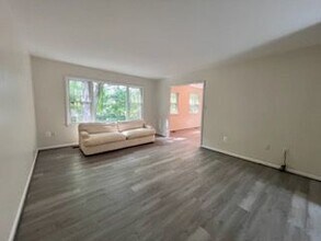 3142 Searsmont Pl in Herndon, VA - Foto de edificio - Building Photo