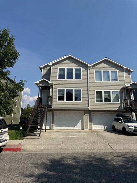 1729 W Kagy Blvd in Bozeman, MT - Building Photo
