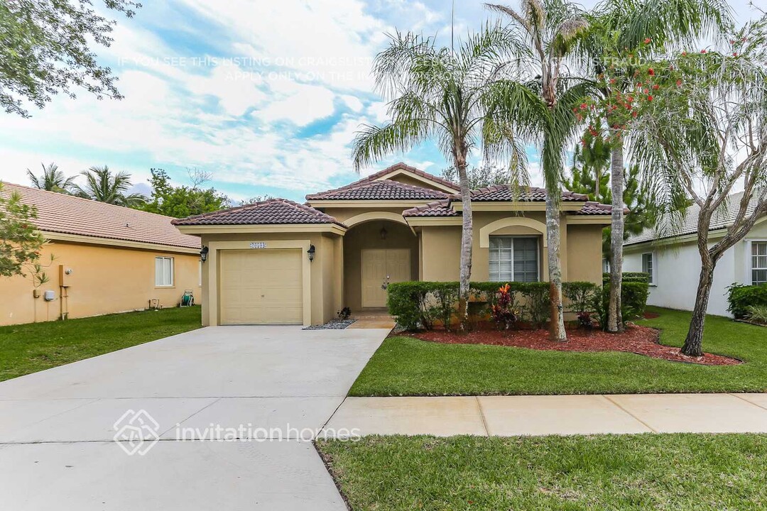 20504 SW 5th St in Pembroke Pines, FL - Foto de edificio