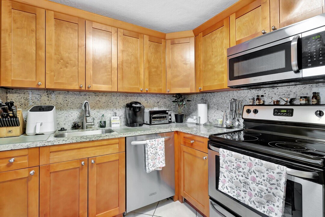 637 Monaco Ct in Delray Beach, FL - Building Photo