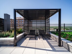 6 Corners Lofts in Chicago, IL - Foto de edificio - Building Photo