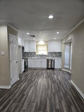 4934 Dollar Reef Dr in Bacliff, TX - Building Photo - Building Photo
