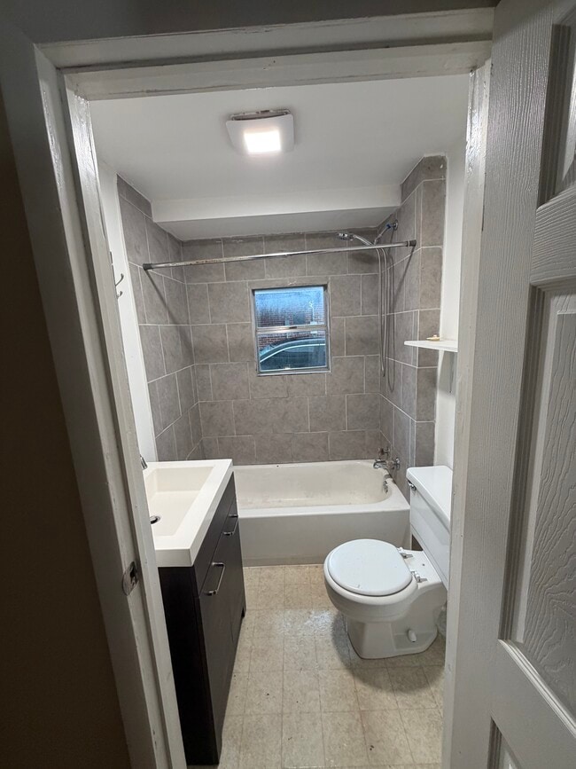 1008 Hunters Meadow Ln in Nashville, TN - Foto de edificio - Building Photo