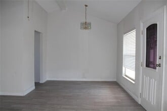 10115 Wheatley Hills Ct in Tampa, FL - Building Photo - Building Photo