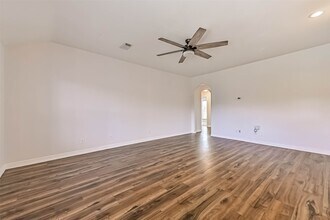 911 Ruth Cir in Texas City, TX - Building Photo - Building Photo