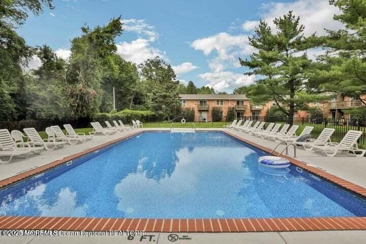 96 East Ave in Atlantic Highlands, NJ - Building Photo