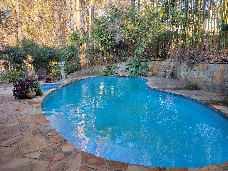 2592 Stoney Brook Ln NE in Marietta, GA - Building Photo