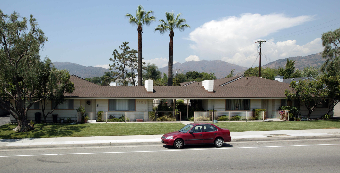 1125 E Foothill Blvd in Glendora, CA - Building Photo