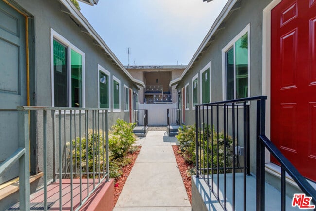 1231 E Harvard St in Glendale, CA - Building Photo - Building Photo