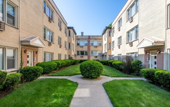 property at 2005 W Touhy Ave
