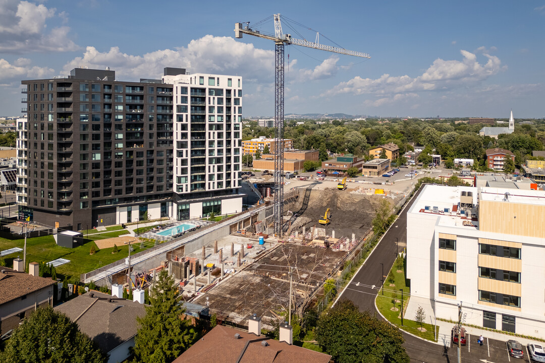 259 Louise-Lamy Rue in Dorval, QC - Building Photo