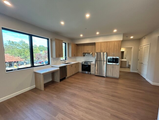 Cerámica in Lincoln, CA - Foto de edificio - Building Photo