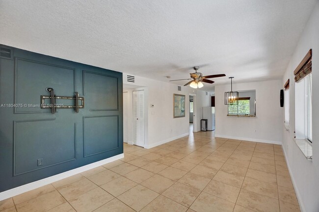 6235 SW 47th Manor in Davie, FL - Building Photo - Building Photo