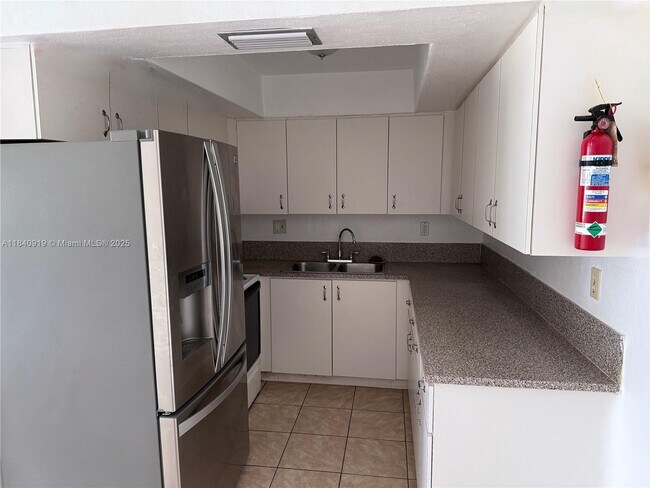 5304 NW 22nd St in Lauderhill, FL - Building Photo - Building Photo