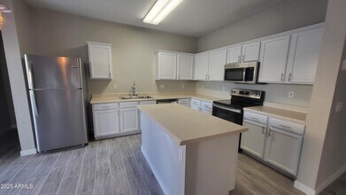 2731 S Sailors Way in Gilbert, AZ - Building Photo - Building Photo