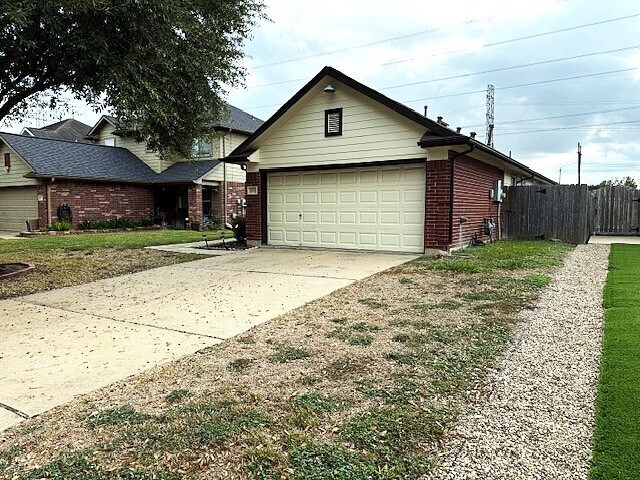 6019 Greenpark Manor Ln in Houston, TX - Building Photo