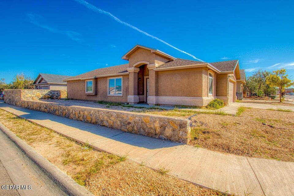 12729 Raul Mendiola Ln in El Paso, TX - Building Photo