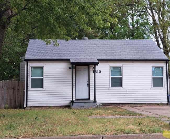 property at 1310 S Palisade St