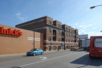 Lincoln Center in Chicago, IL - Foto de edificio - Building Photo