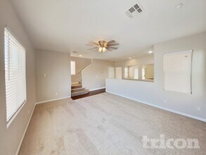 6639 Weeping Pine St in Las Vegas, NV - Foto de edificio - Building Photo