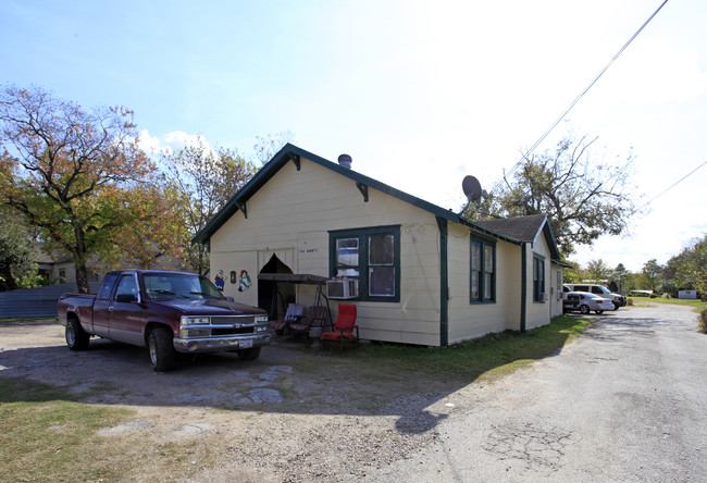 706 Harris Ave in Pasadena, TX - Foto de edificio - Building Photo