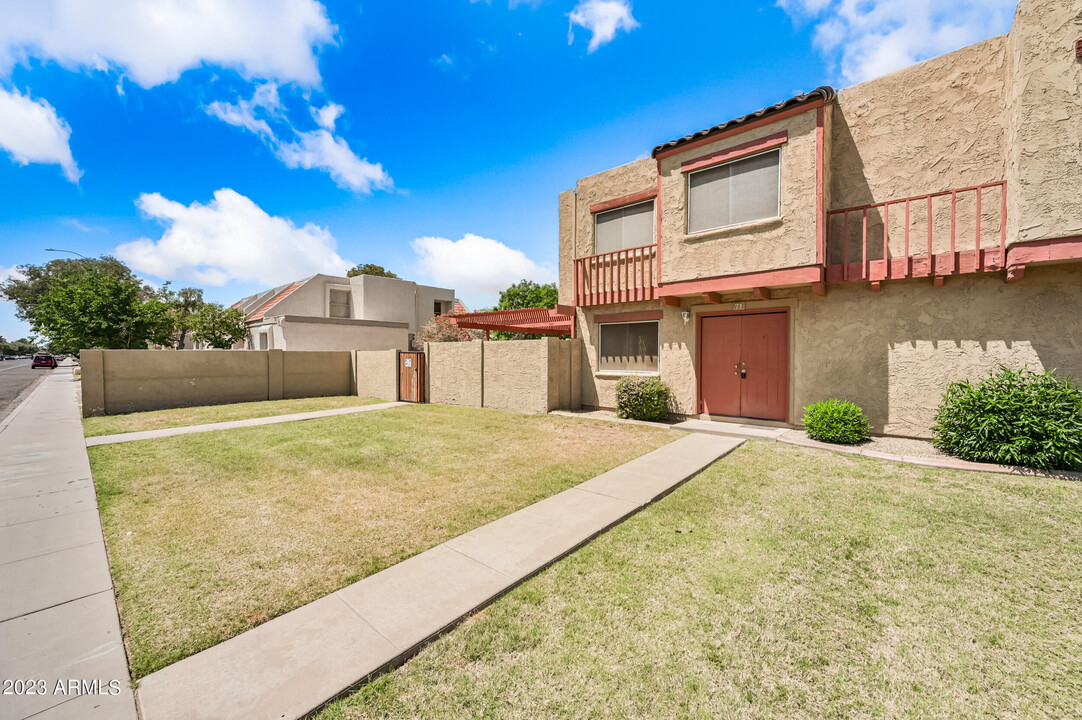 948 S Alma School Rd in Mesa, AZ - Building Photo