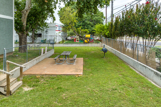 Judson Meadow in San Antonio, TX - Building Photo - Building Photo