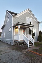 27201 102nd Ave NW in Stanwood, WA - Building Photo