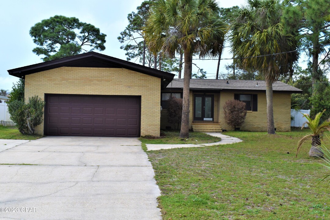 105 Greenwood Dr in Panama City Beach, FL - Building Photo