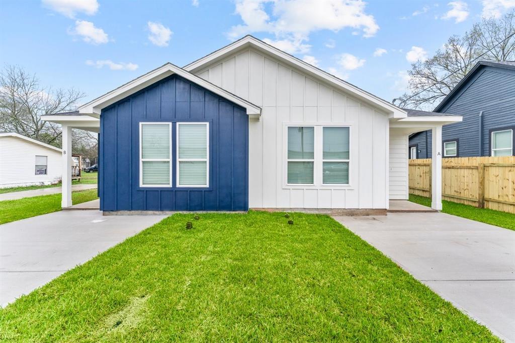 402 W Stewart St-Unit -A in Willis, TX - Building Photo