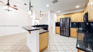 10873 NW 53rd Ln in Doral, FL - Building Photo - Building Photo