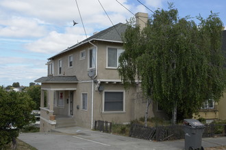 5103 Fairfax Ave in Oakland, CA - Building Photo - Building Photo