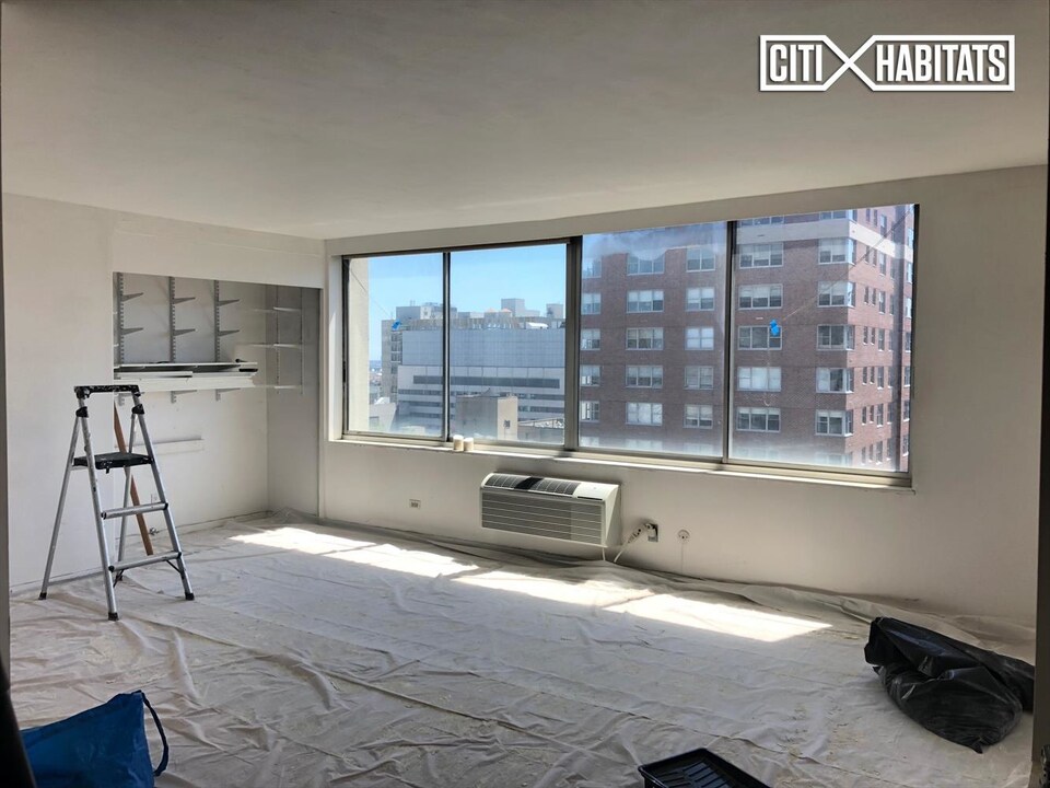 353 E 72nd St-Unit -31C in New York, NY - Building Photo