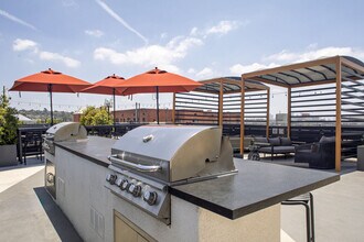 Broadstone Los Feliz in Los Angeles, CA - Foto de edificio - Building Photo
