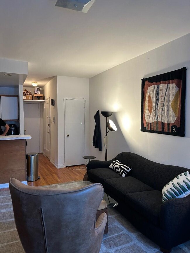358 E 51st St in New York, NY - Building Photo - Building Photo