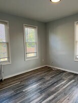 217 Wagaraw Rd, Unit 2nd front in Hawthorne, NJ - Building Photo