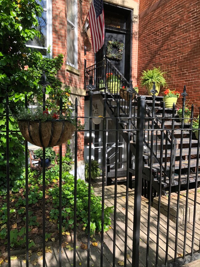 property at 1854 N Sedgwick St