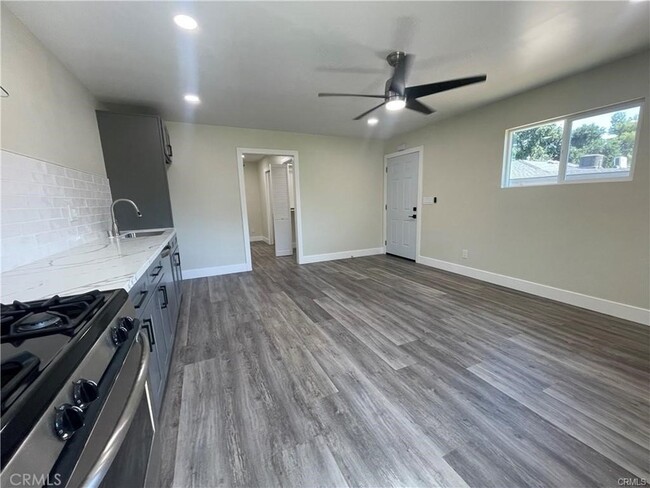 2155 Summit Ave in Altadena, CA - Foto de edificio - Building Photo