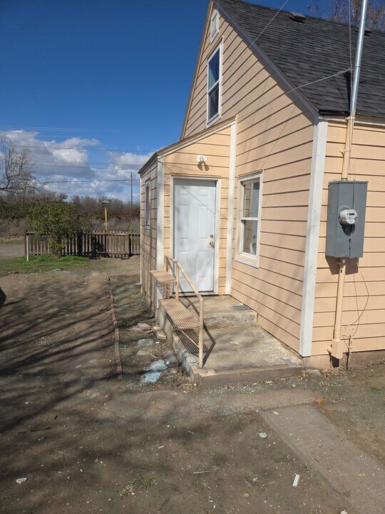 30470 Margaret Ave in Umatilla, OR - Building Photo