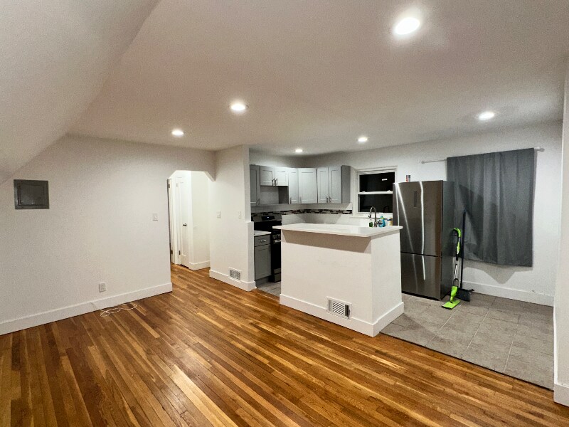 120-45 200th St-Unit -2 in Queens, NY - Building Photo