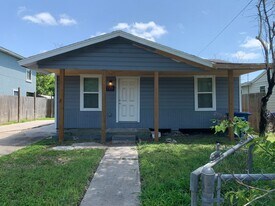 1726 Sherman St in Corpus Christi, TX - Building Photo