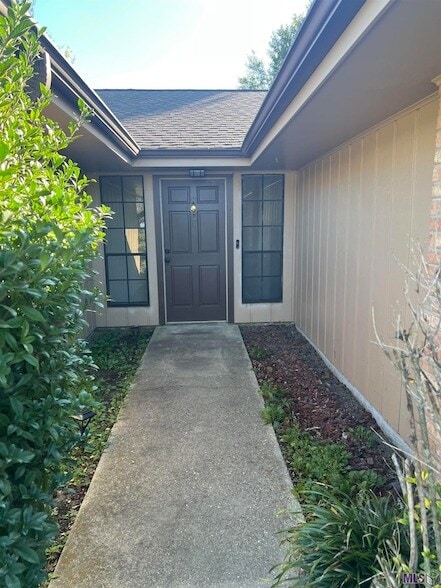 211 Chantilly Dr in Houma, LA - Foto de edificio - Building Photo