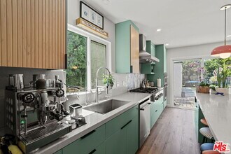 11038 Blix St in Los Angeles, CA - Building Photo - Building Photo