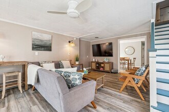 2 Dover Ave in Hampton, NH - Building Photo - Building Photo