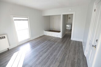 326 E Savidge St in Spring Lake, MI - Building Photo - Building Photo