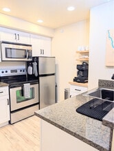 322 W Woodin Ave in Chelan, WA - Building Photo - Building Photo