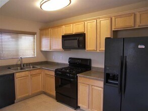 312 J Ave, Unit #67 in National City, CA - Foto de edificio - Building Photo