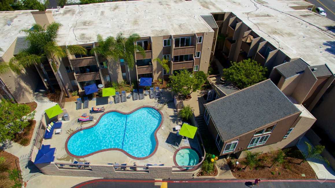 Pacific Bay Club in San Diego, CA - Foto de edificio
